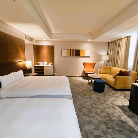 Via Hotel Breeze Taipei Exterior photo