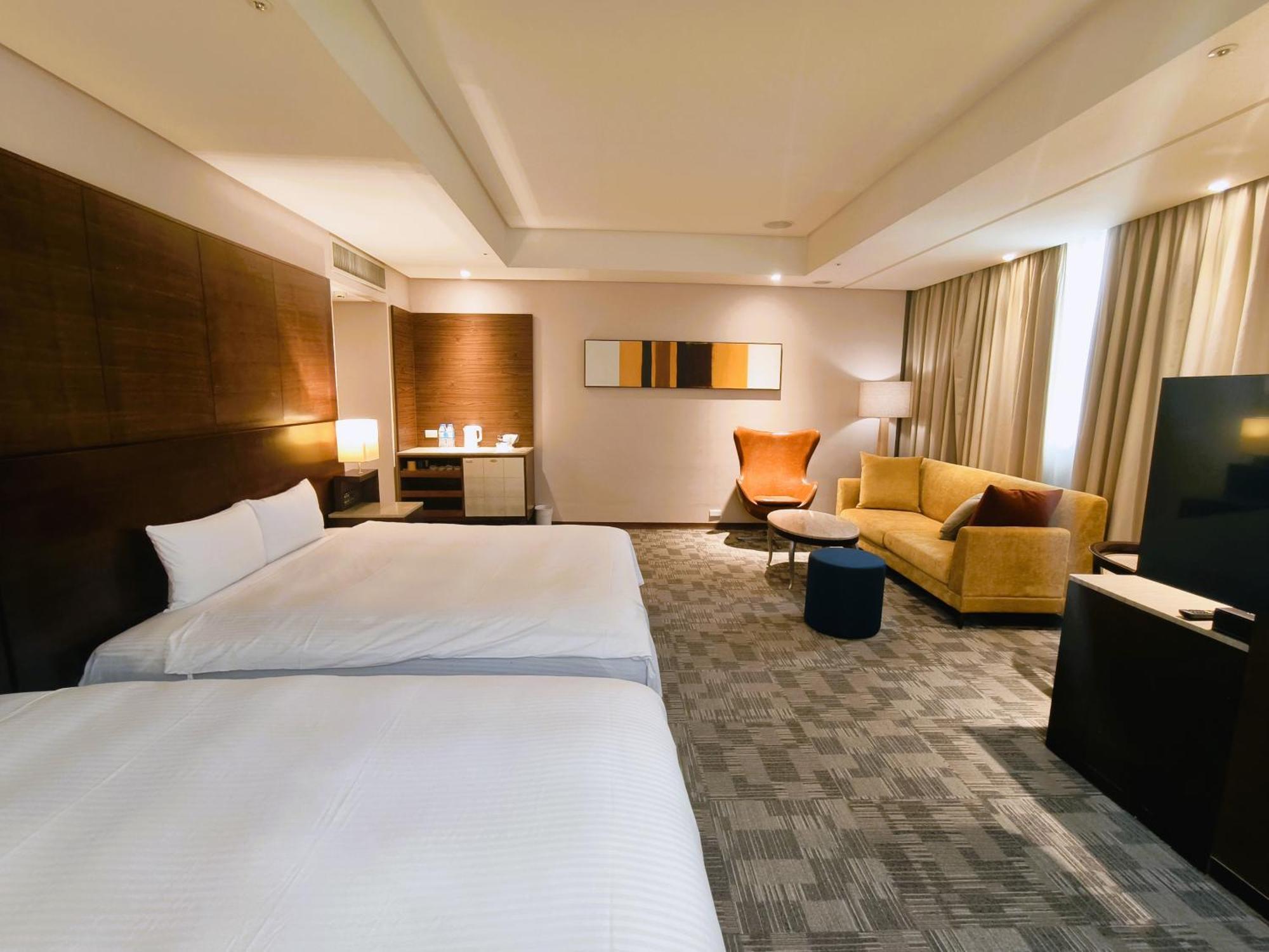 Via Hotel Breeze Taipei Exterior photo